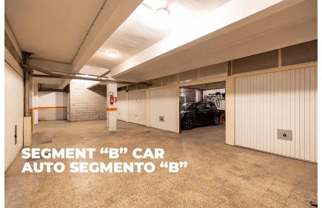 Milan Flat 5 Min From Duomo With Park For Small Cars-1